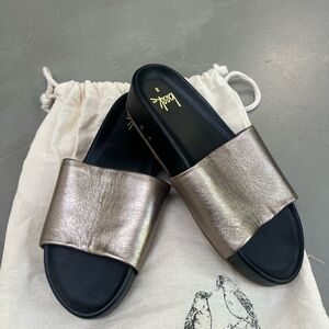 Beek Metallic Pelican Slides